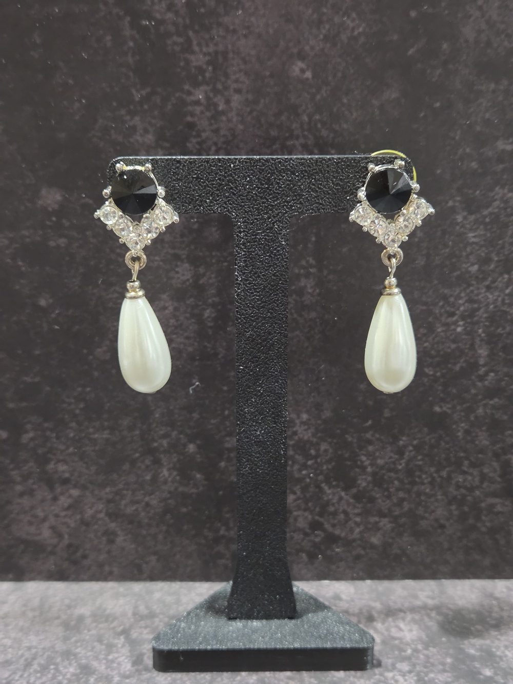 🚨5/$25 Elegant Pearl Drop Earrings with Black Crystal Accents